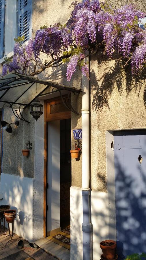 Clos St Joseph Oullins Ngoại thất bức ảnh